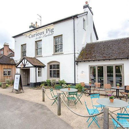 The Curious Pig In The Parlour Burstow Exterior foto