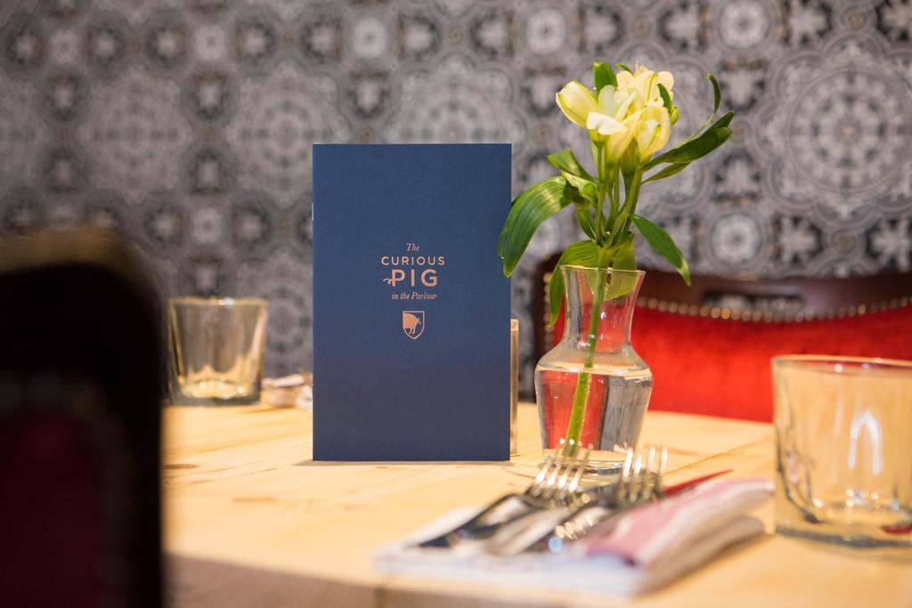 The Curious Pig In The Parlour Burstow Exterior foto